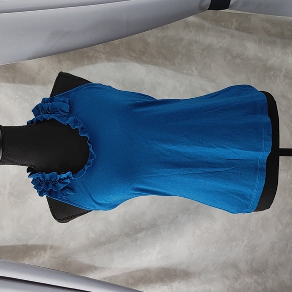 💙 Blue Racer-back Tank Top 💙 - Picture 2 of 8